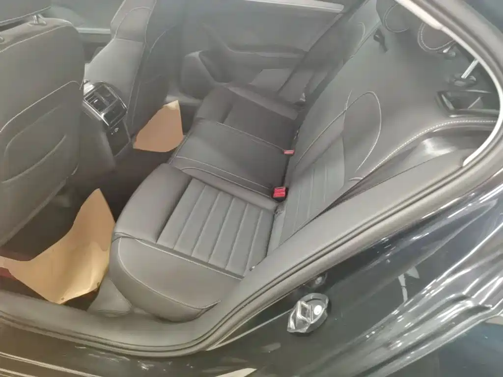 Skoda Superb — миниатюра 17