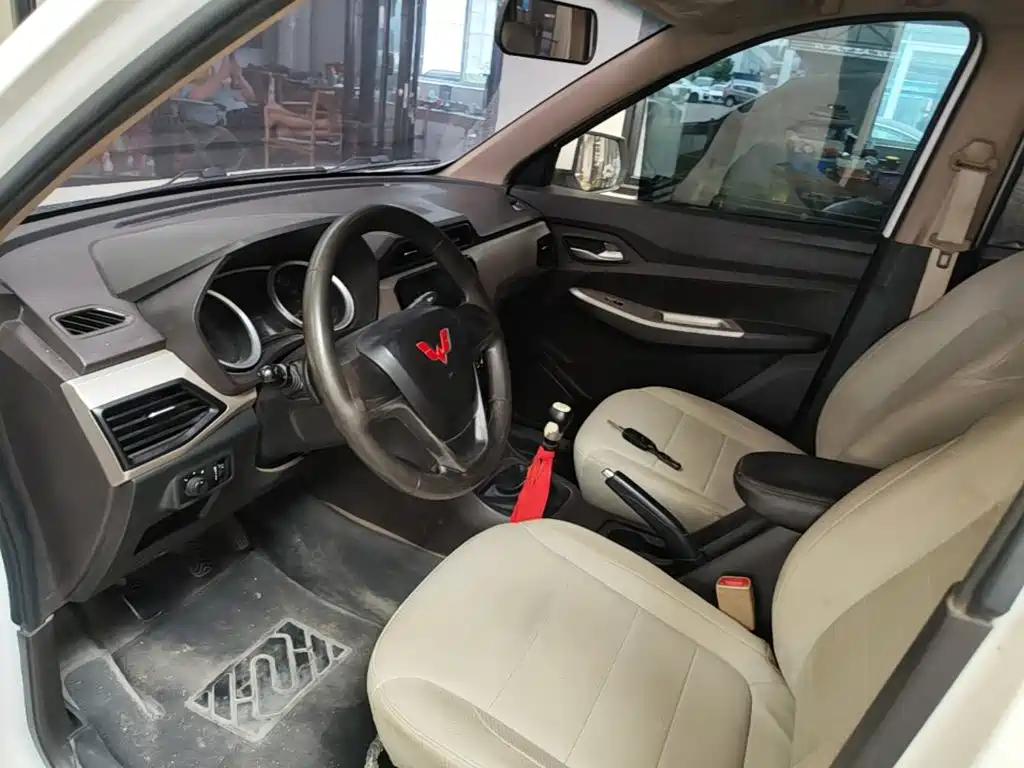Wuling Hongguang — миниатюра 16