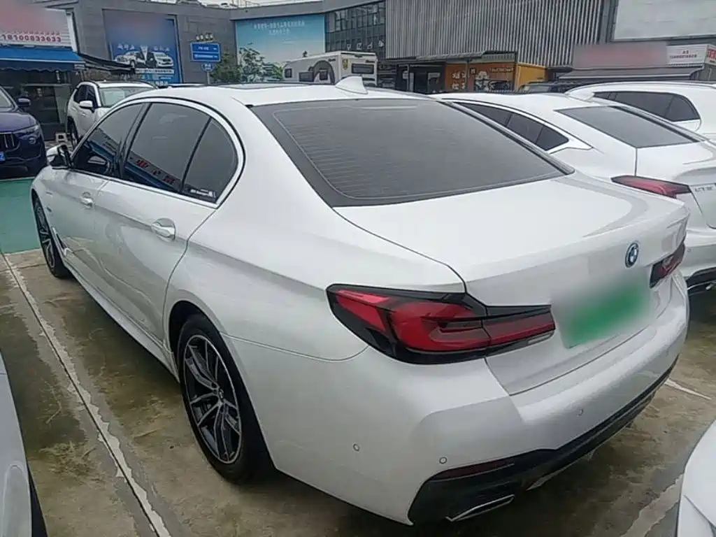 BMW 5 Series New Energy — миниатюра 5