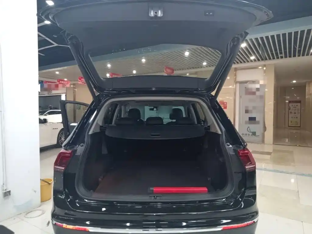 Volkswagen Tiguan L — миниатюра 19