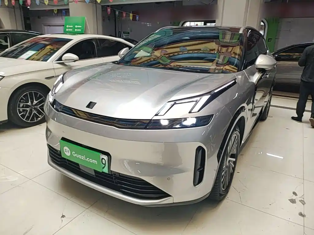 Lynk & Co 08 EM-P 2024