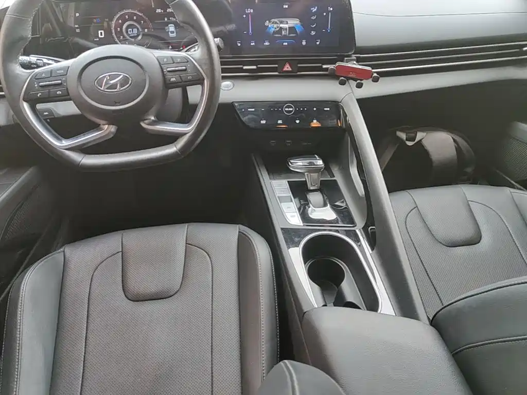 Hyundai Elantra — миниатюра 10