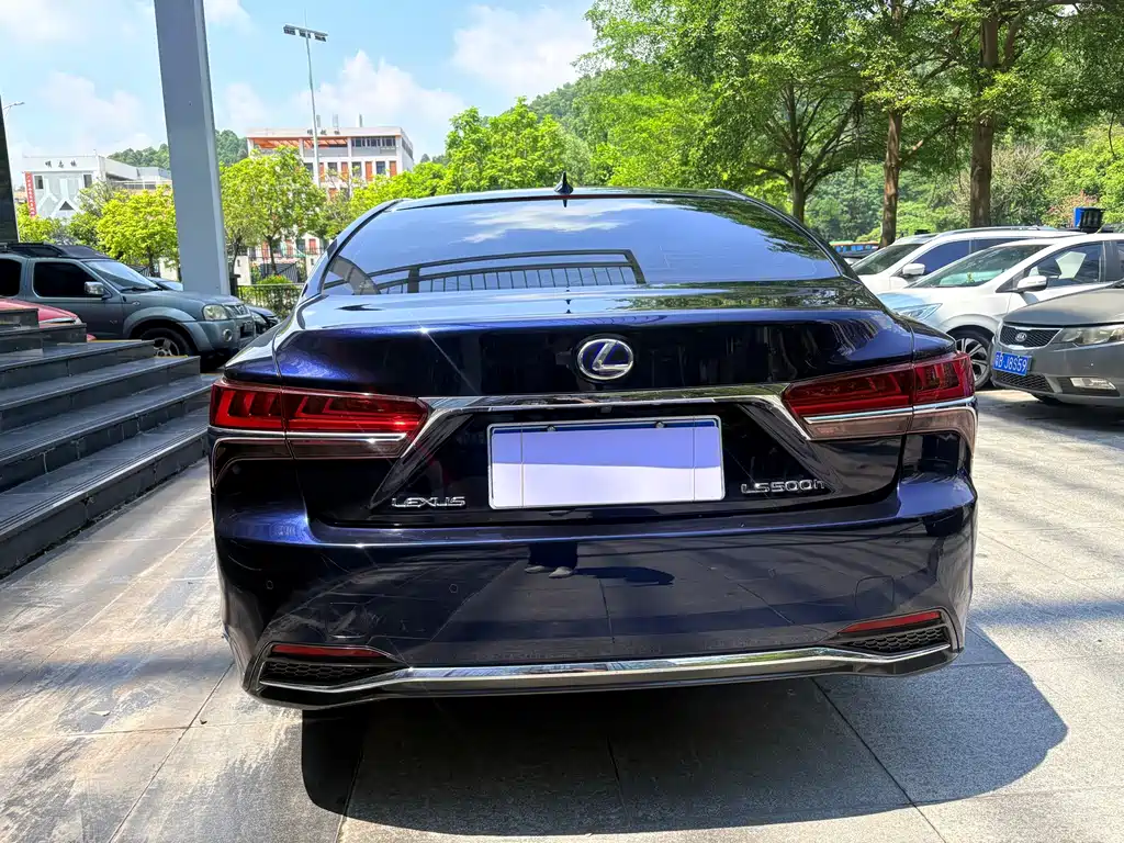 Lexus LS — миниатюра 9