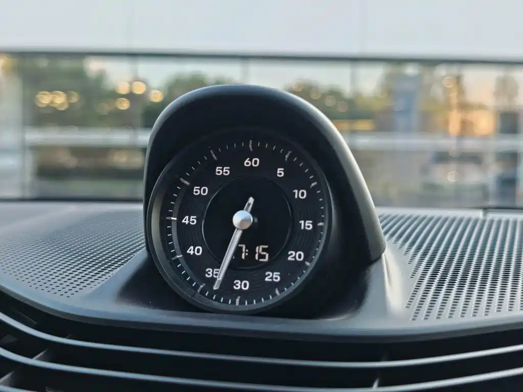 Porsche Taycan — миниатюра 10
