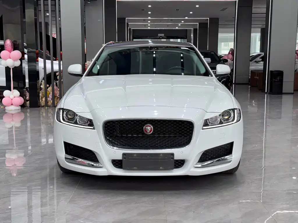 Jaguar XFL 2017 XFL 2.0T 200PS