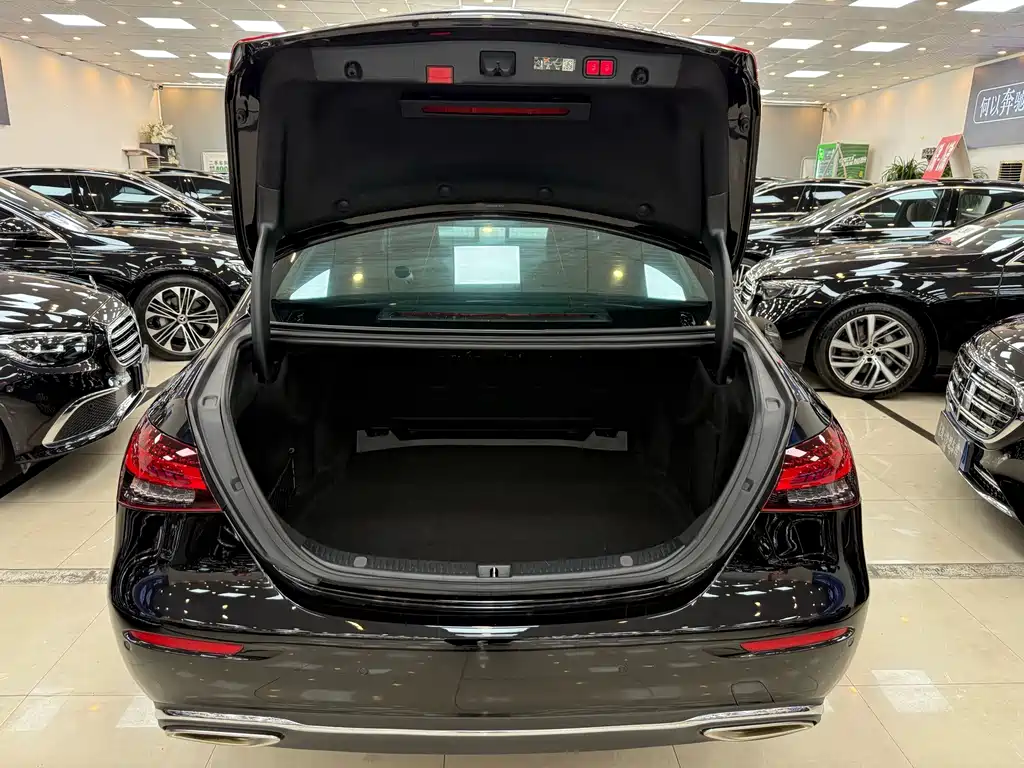 Mercedes-Benz E-Class — миниатюра 7