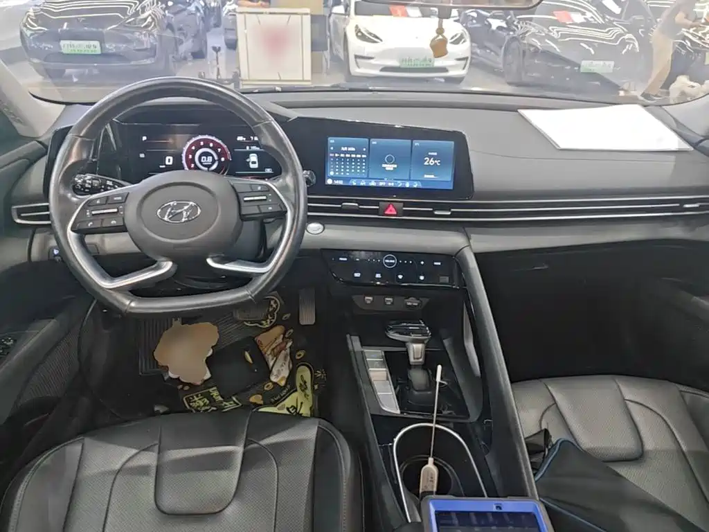 Hyundai Elantra — миниатюра 10
