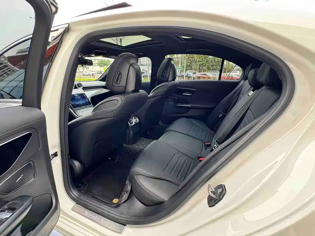Mercedes-Benz C-Class — миниатюра 11