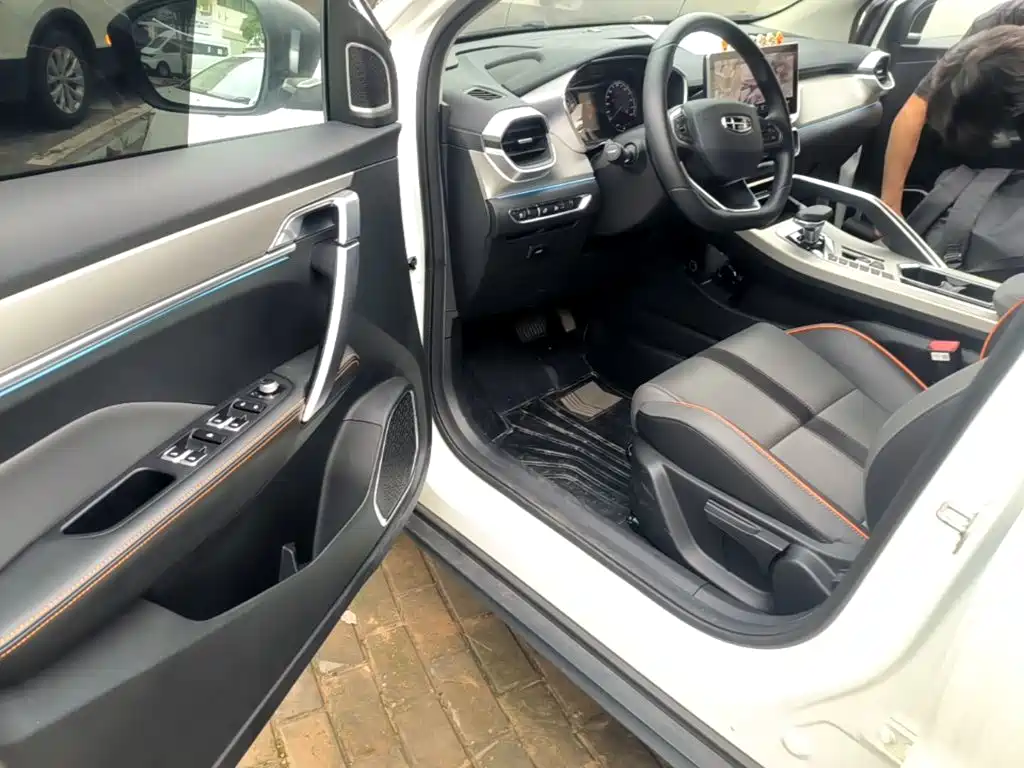 Geely Binyue — миниатюра 16