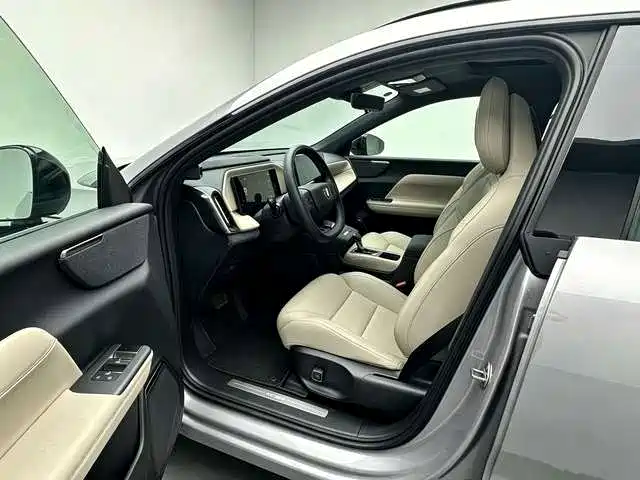Volvo XC70 PHEV — миниатюра 4