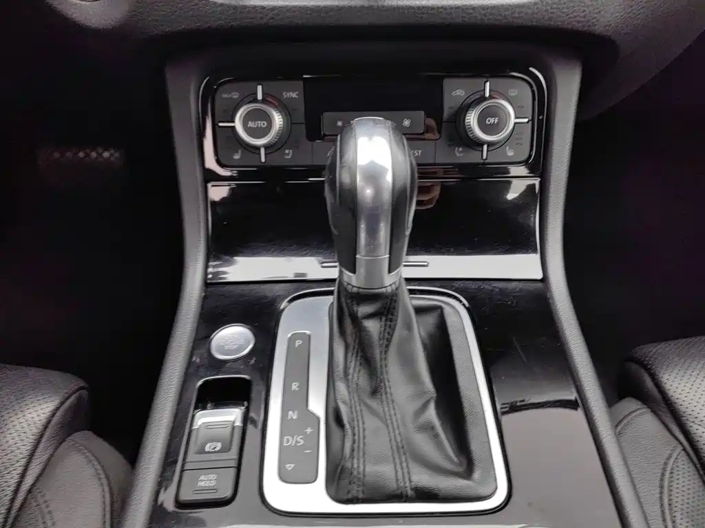 Volkswagen Touareg — миниатюра 13