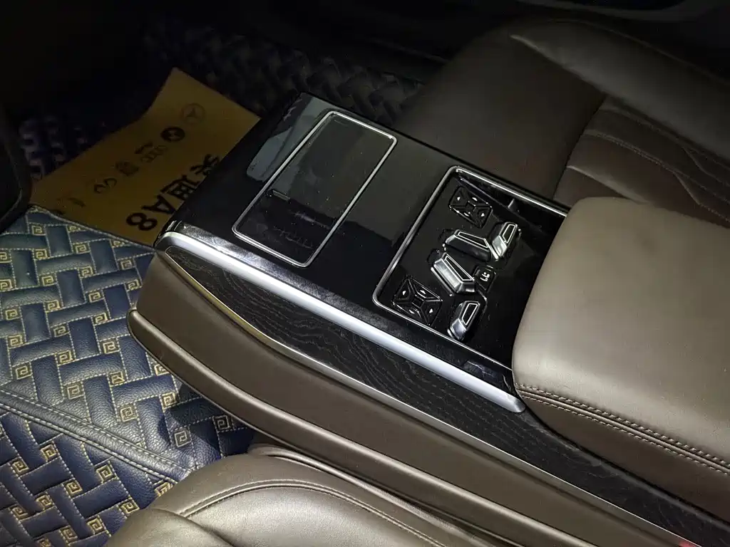 Audi A8 — миниатюра 6