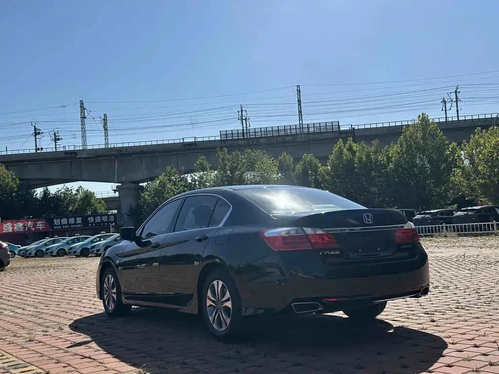 Honda Accord — миниатюра 7