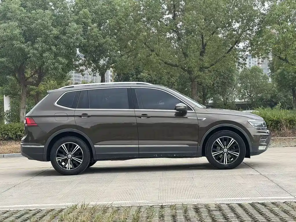 Volkswagen Tiguan L — миниатюра 2