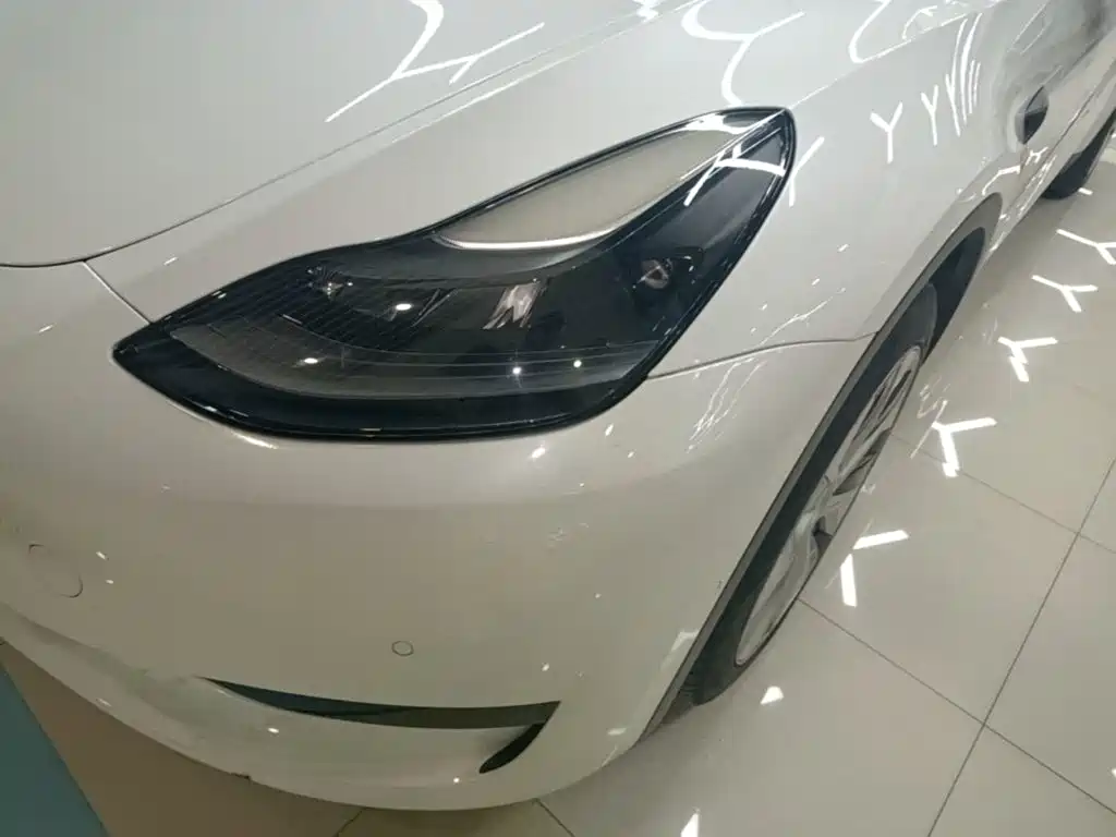 Tesla Model Y — миниатюра 24
