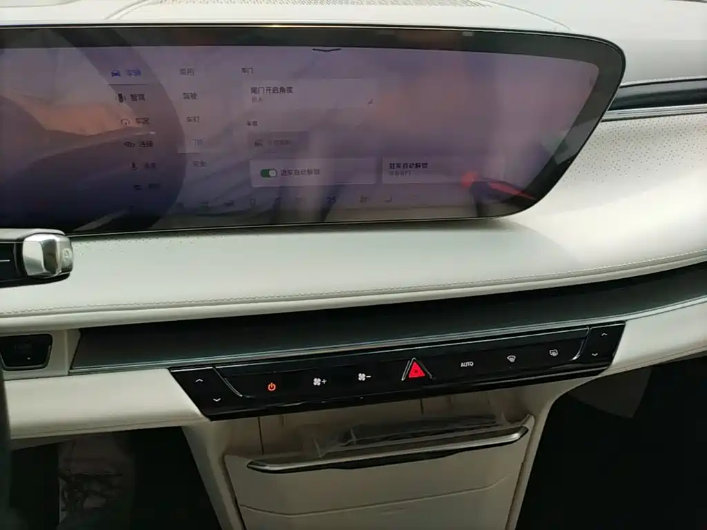 Buick GL8 Hybrid — миниатюра 13