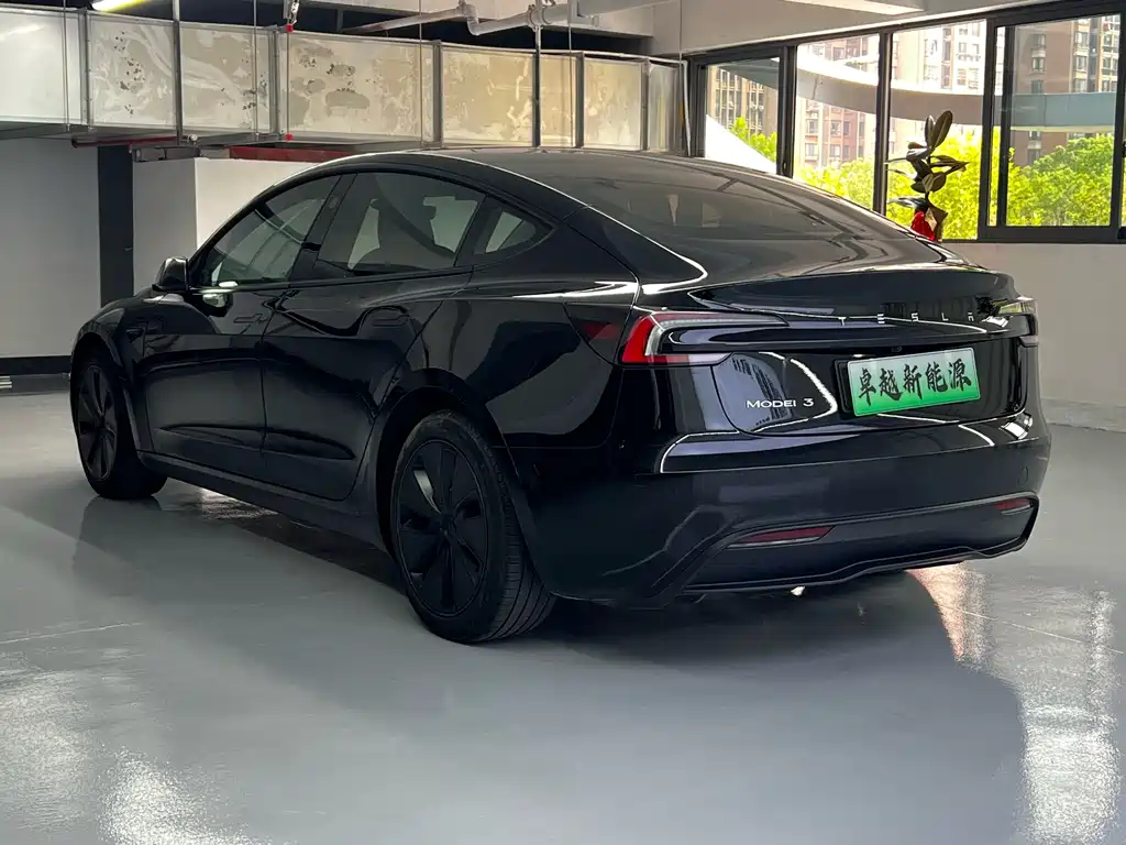 Tesla Model 3 — миниатюра 11