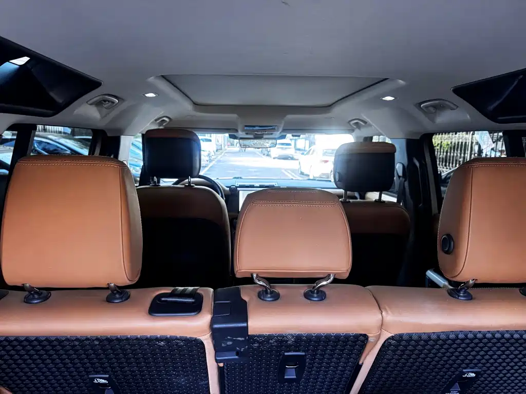 Land Rover Defender — миниатюра 10