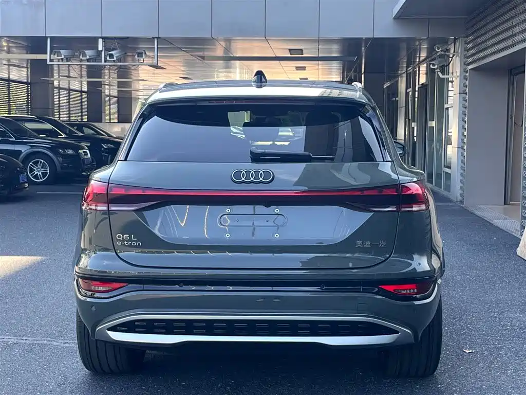 Audi Q6L e-tron
