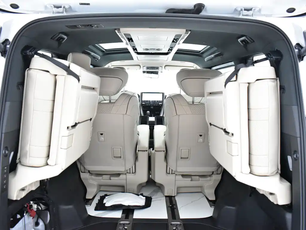 Toyota Alphard — миниатюра 27