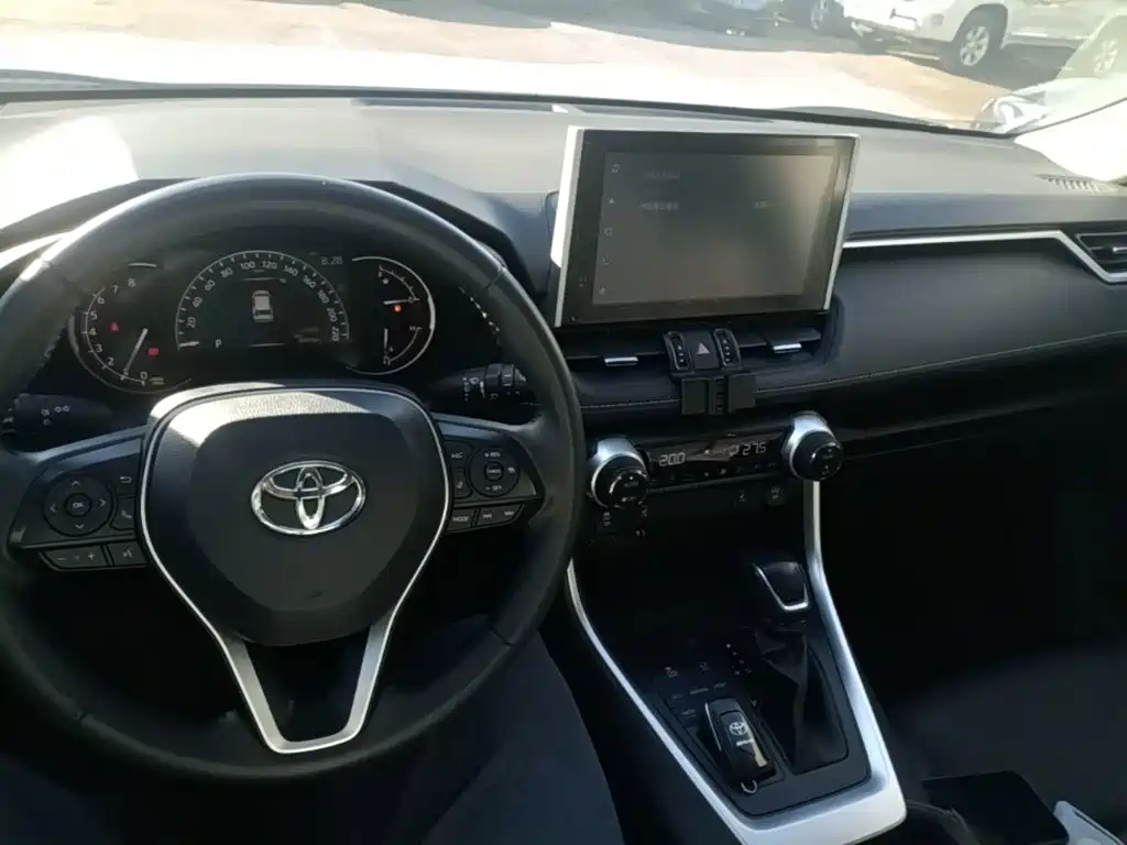 Toyota RAV4 — миниатюра 10