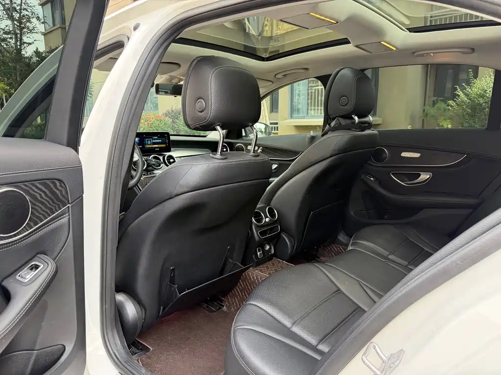 Mercedes-Benz C-Class — миниатюра 6