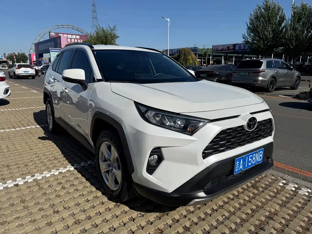 Toyota RAV4 — миниатюра 3
