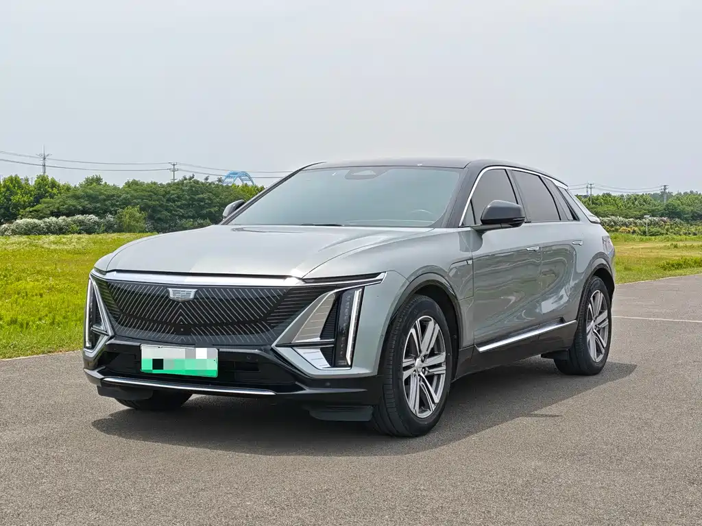 Cadillac IQ 2022 Luxury