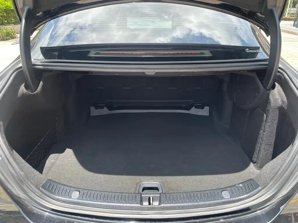 Mercedes-Benz E-Class — миниатюра 25