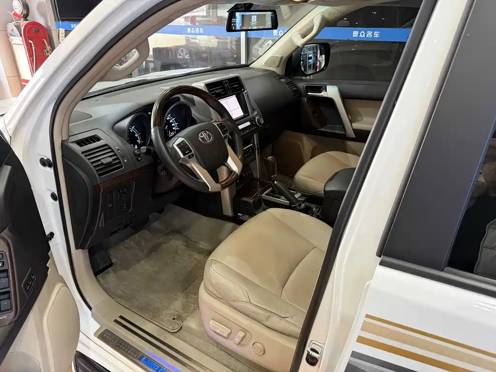 Toyota Land Cruiser Prado 2010 4.0L AT VX NAVI