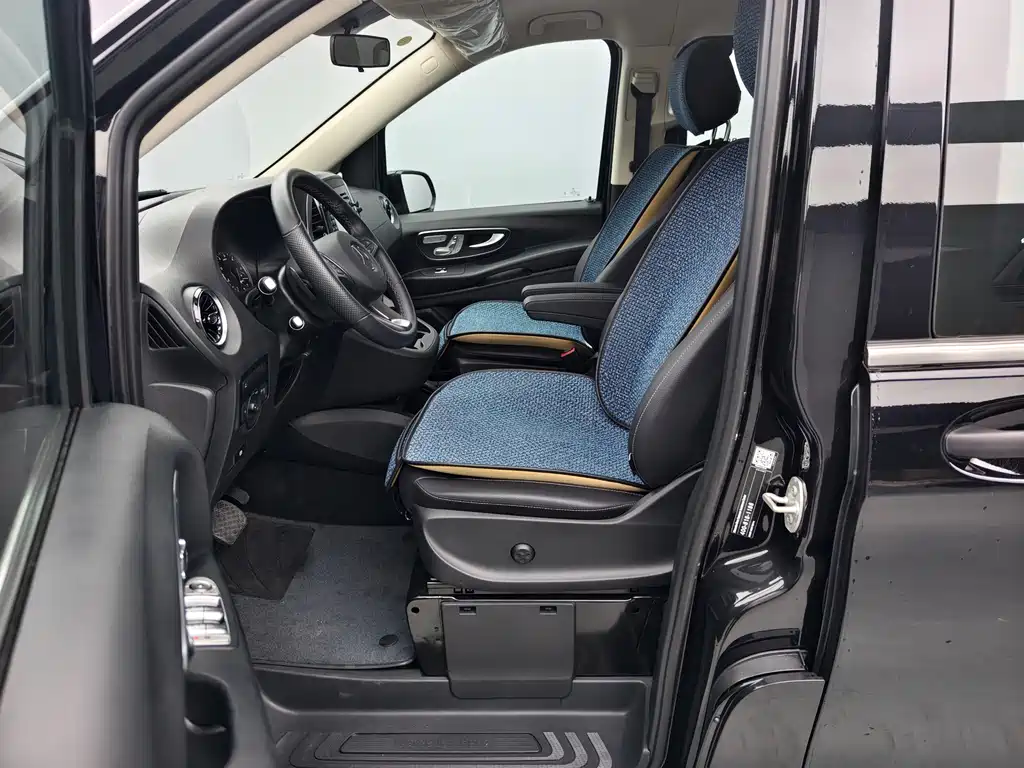 Mercedes-Benz Vito 2023 2.0T 7 мест