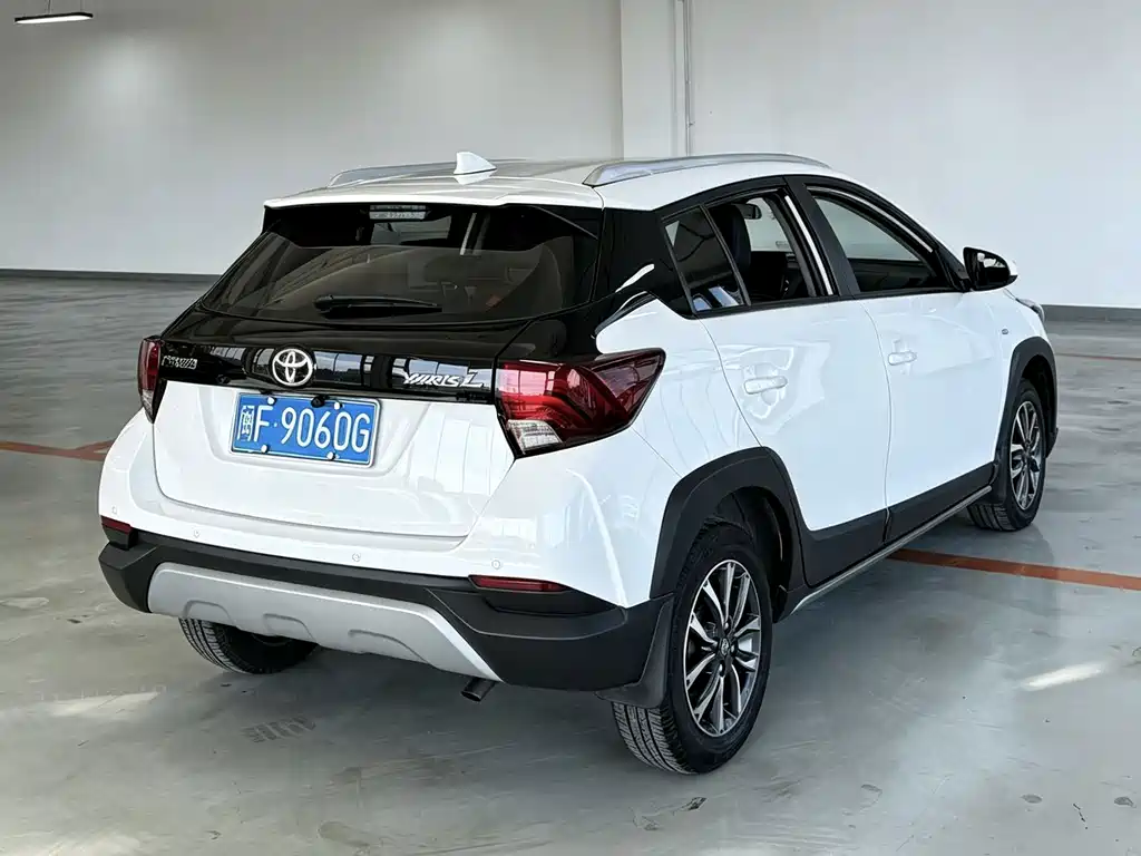 Toyota Yaris L — миниатюра 2