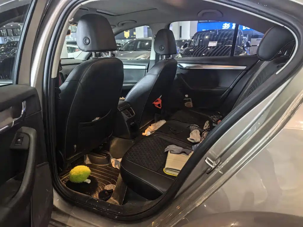 Skoda Octavia - фото 5