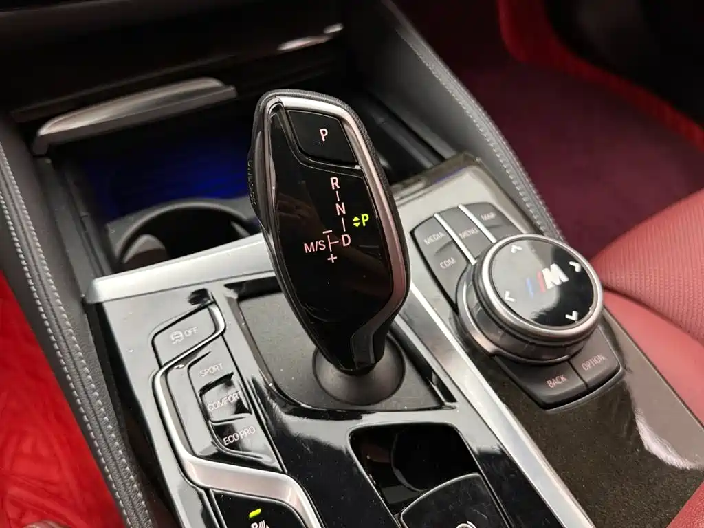 BMW 5 Series — миниатюра 16