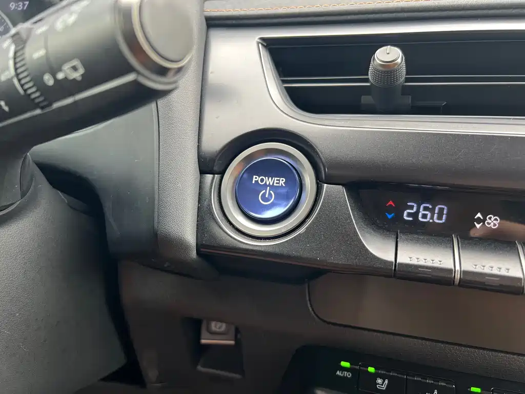 Lexus UX New Energy — миниатюра 12