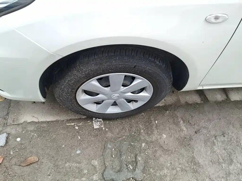 Nissan Sunny — миниатюра 23