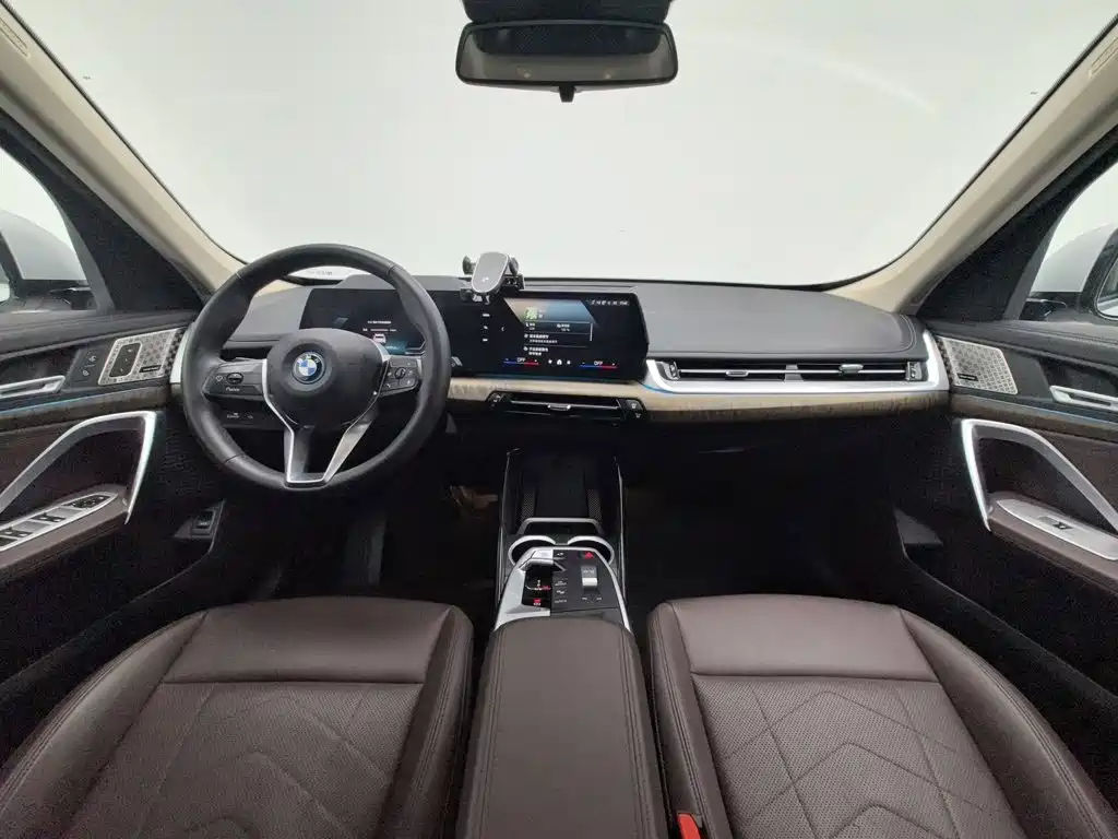 BMW iX1 — миниатюра 5