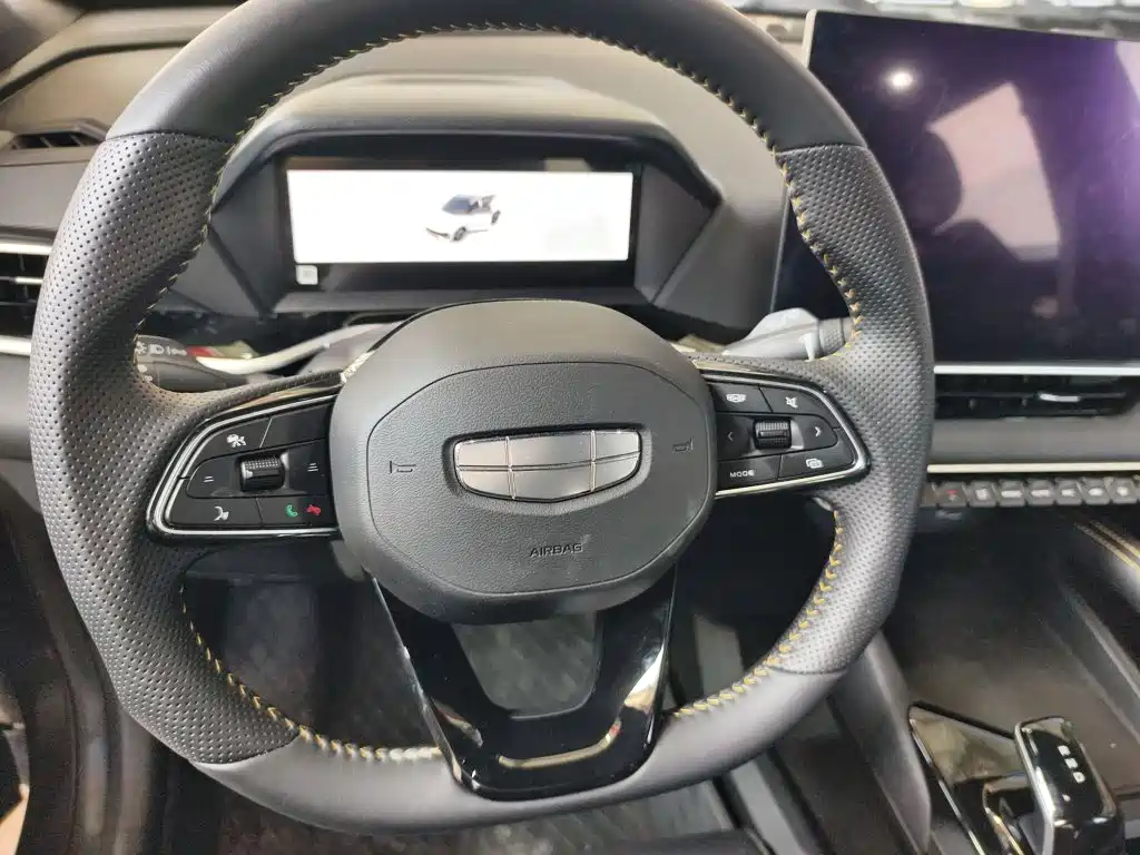 Geely Binyue — миниатюра 5