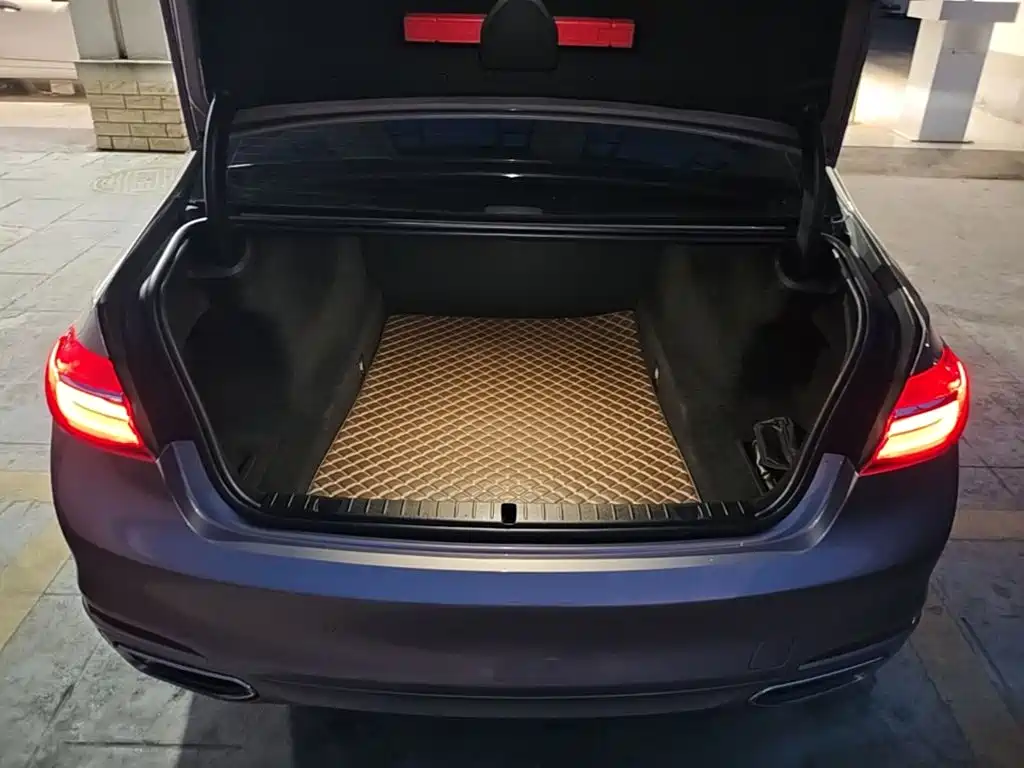 BMW 7 Series — миниатюра 19