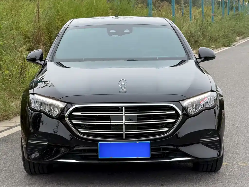 Mercedes-Benz E-Class — миниатюра 2