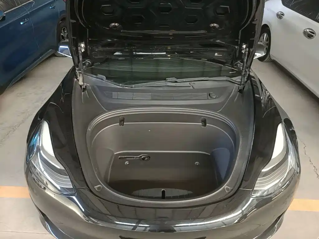 Tesla Model 3 — миниатюра 20