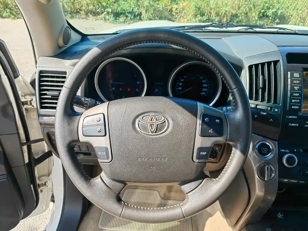 Toyota Land Cruiser — миниатюра 8