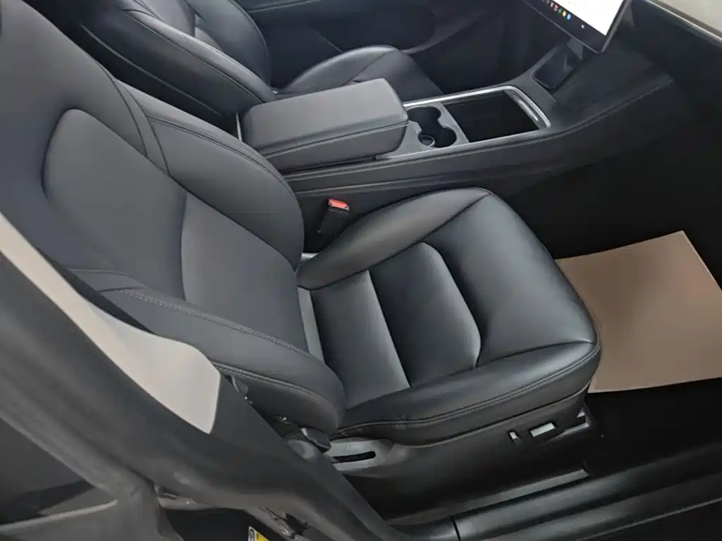 Tesla Model Y — миниатюра 25