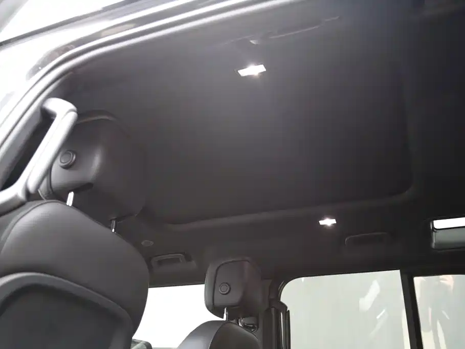 Land Rover Defender — миниатюра 21