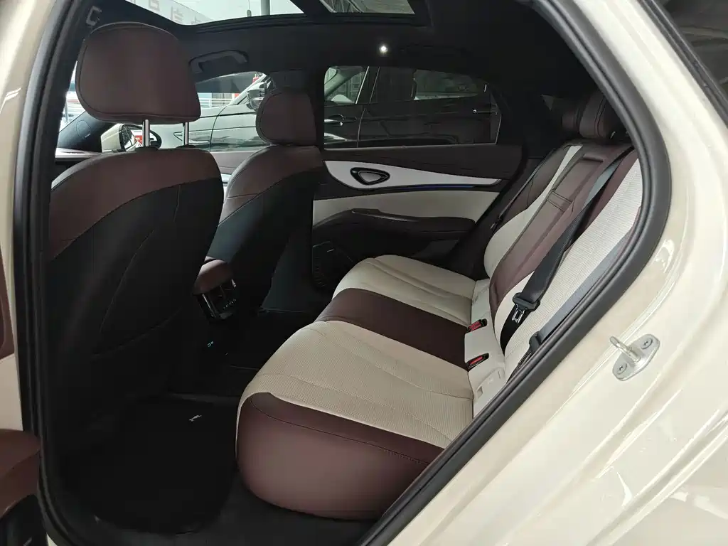 BYD Seal 07 DM-i — миниатюра 6