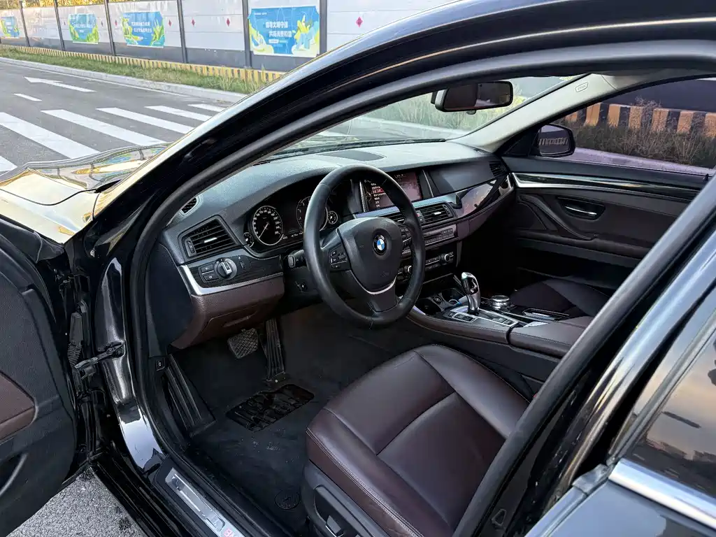 BMW 5 Series — миниатюра 9