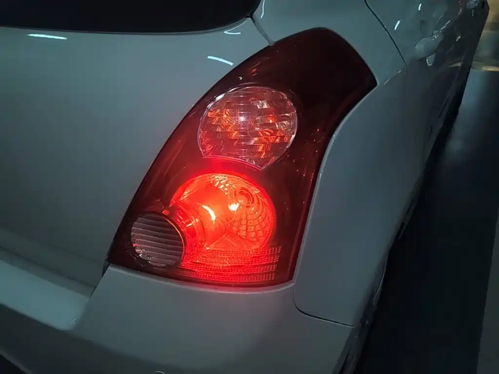 Suzuki Swift — миниатюра 8