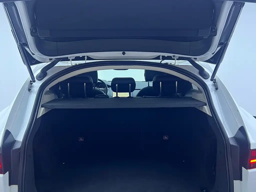 Jaguar E-PACE — миниатюра 20