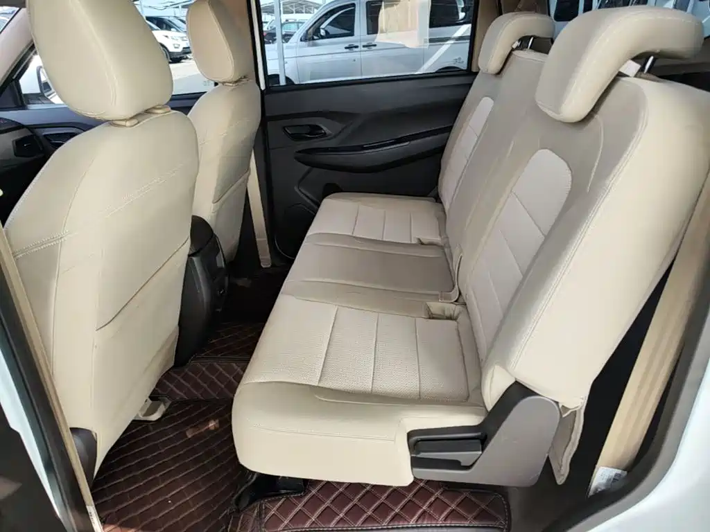 Wuling Hongguang — миниатюра 17