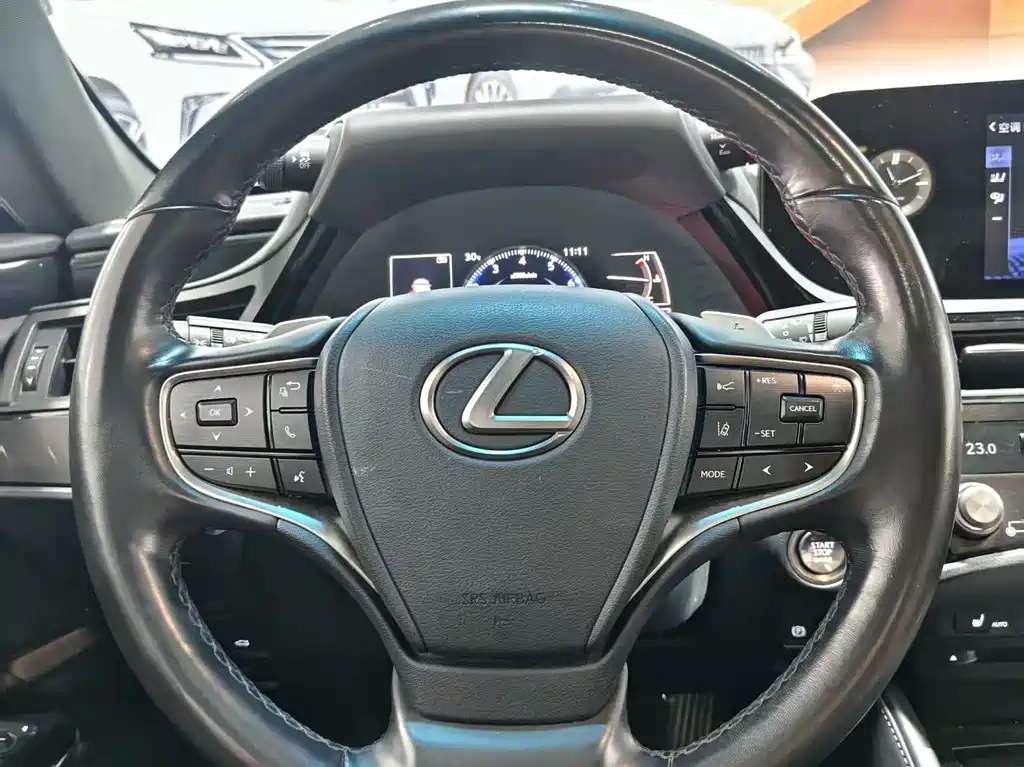 Lexus ES — миниатюра 8